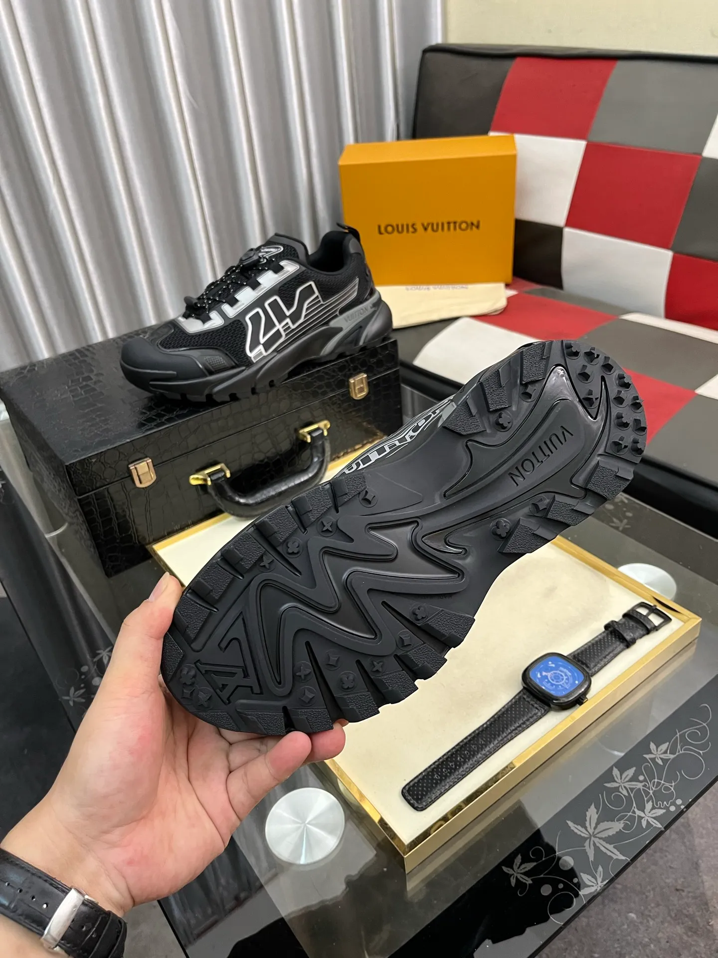 Men's shoes 💰780⌚️⌚️Top version [LOUIS VUITTON] Couple 🧑‍🤝‍🧑 Craftsman style Counter series (original order) New style 🍀LV Louis Vuitton - Top version LV classic high-top trendy shoes! Made of imported original craft calfskin, original breathable lining, and original wear-resistant, lightweight, high-end TPU outsole! High quality products! Code number: 36-457️⃣Colors available